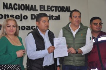 Marco Trejo solicita su registro a la diputación federal