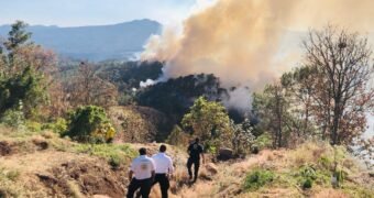 Sin riesgo, la población ante incendio de La Carátacua